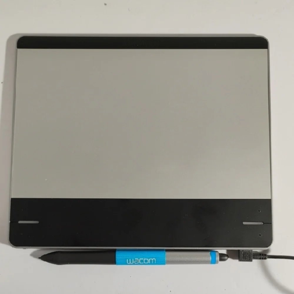 Intuos Wacom Black Digital Drawing Tablet with Stylet & Multi-Touch